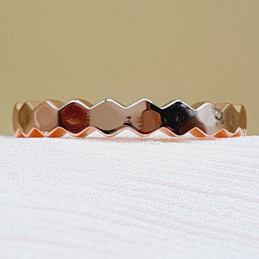 Lovers Exquisite Polygon Beehive Shiny Stone Cocktail Ring for Women, INDN8538